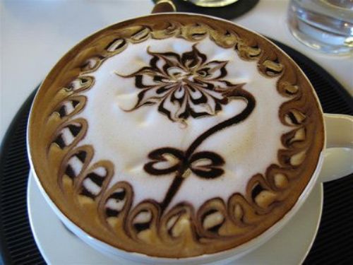süslenmiş latte