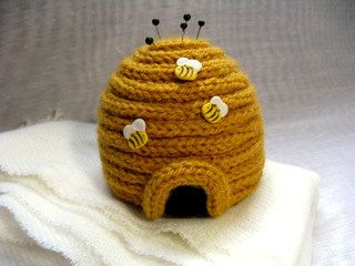 arı kovanı figürlü iğnedenlik modeli
