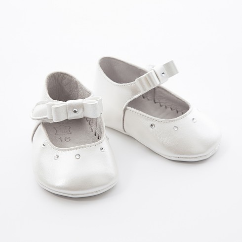 beyaz deri bebek ayakkabısı modelleri