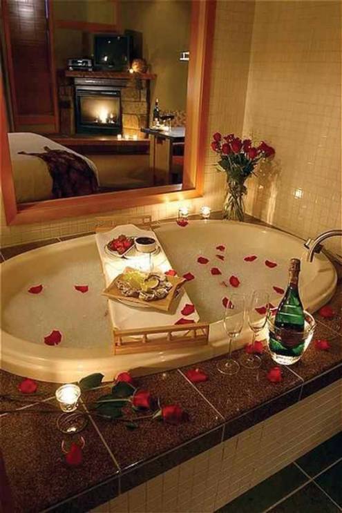 kahvaltı menülü romantik banyo modelleri
