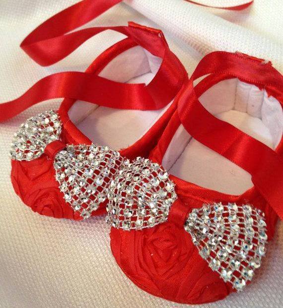 kırmızı gümüş kurdeleli bebek ayakkabısı modelleri