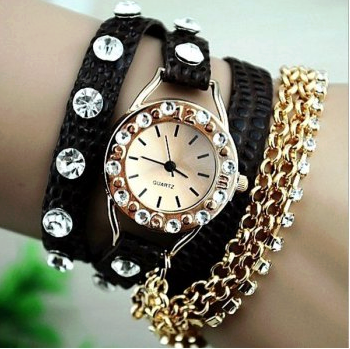 siyah şık bileklikli bayan saat modelleri