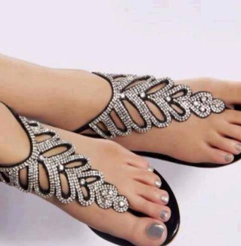 yeni trend modern parmak arası ayakkabı modelleri