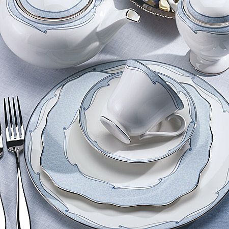 açık mavi desenli harika porselen yemek takımı çeşitleri