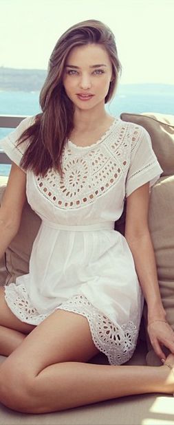 farklı işlemeli beyaz modern yazlık elbiseler