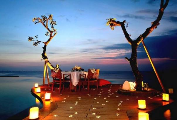 göl manzaralı modern romantik masa örnekleri