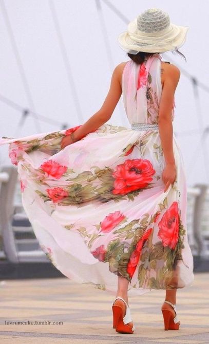 pembe gül desenli şık yazlık elbise stilleri
