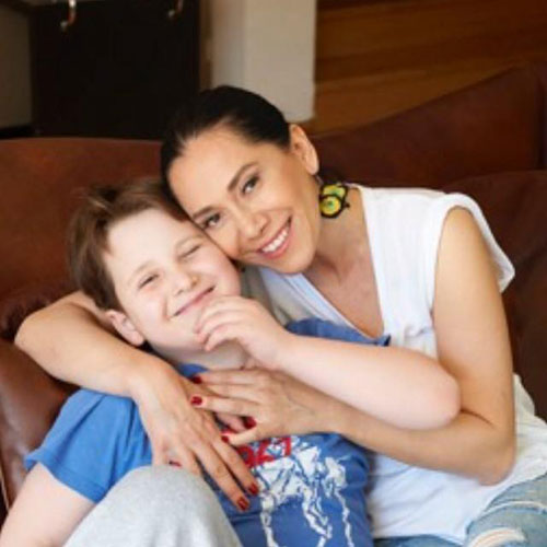 Feraye Tanyolaç ve oğlu Kaya