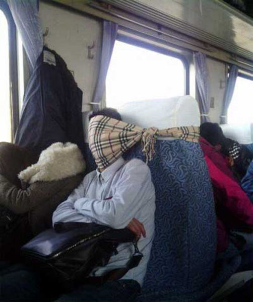Otobüste uyumak için çözüm üretenler