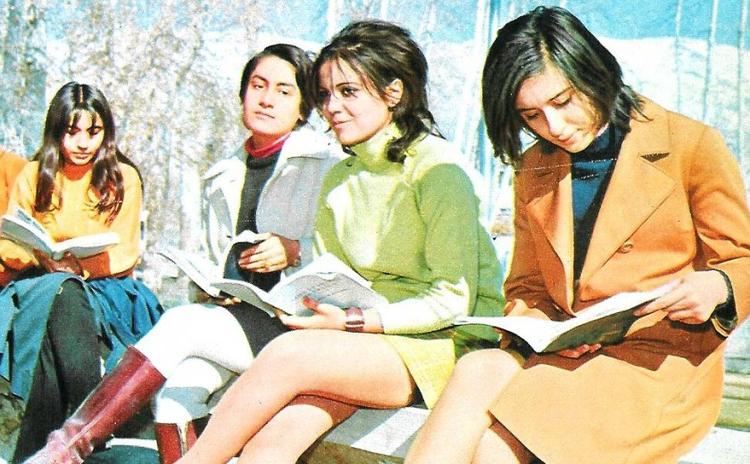 İran'da Humeyni öncesi genç kızlar