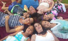 Gerçek Bir Arkadaşlık Hikayesi – Arkadaşı Ölünce 4 Çocuğunu Da Evlatlık Edindi