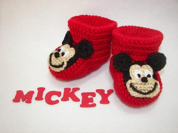 Mickey mouse örgü bebek patiği modelleri
