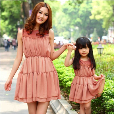 Anneler ve kızları için şık kombin seçenekleri