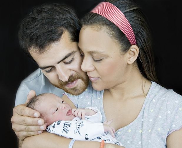 3 Defne-Joy-Foster’in-Oğlu-Delikanlı-Oldu-Annesinin-Kopyası-Oldu-